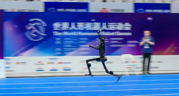从马拉松到全能赛场：人形机器人运动会透视行业成长与技术突破
